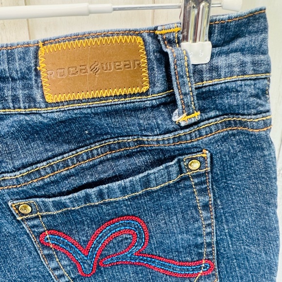 Y2K Roca Wear Juniors Size 9 Colorful Embroidery Denim Blue Jean Capris - Picture 10 of 13
